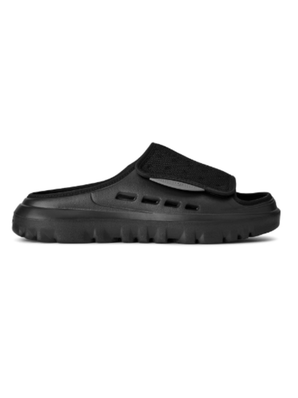 Mens UGG M PeakMod Slide Sandals in Black. 1175194